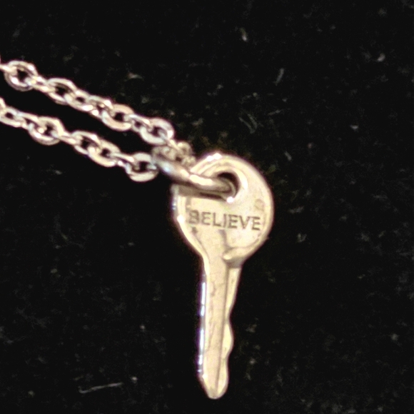 Mini Key Necklace 9-inch chain THE GIVING KEYS NECKLACE - Picture 1 of 10